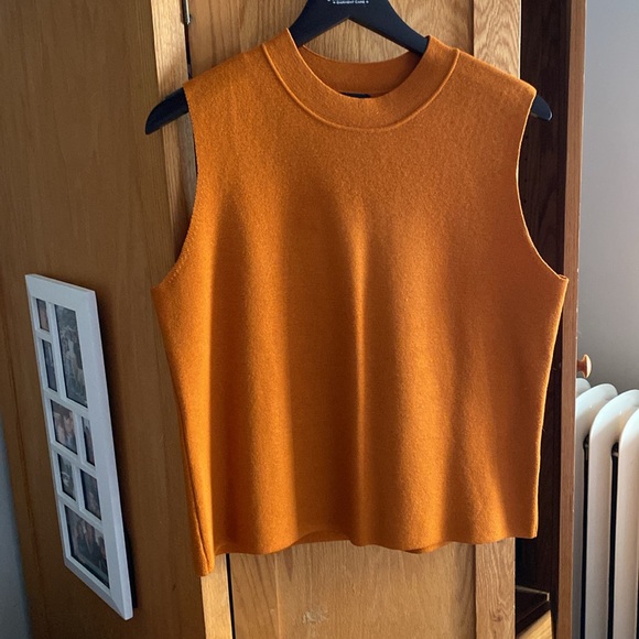 Eileen Fisher red sleeveless wool shell. - Picture 7 of 7